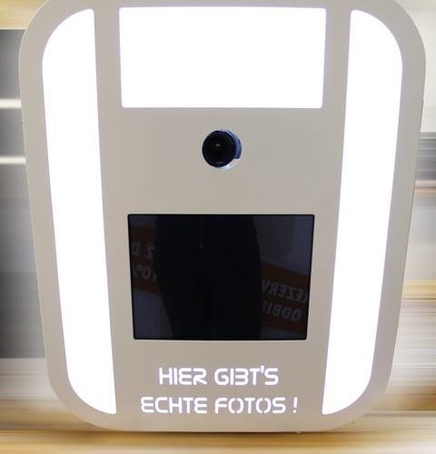 photo booth with text "hier gibt's echte fotos"